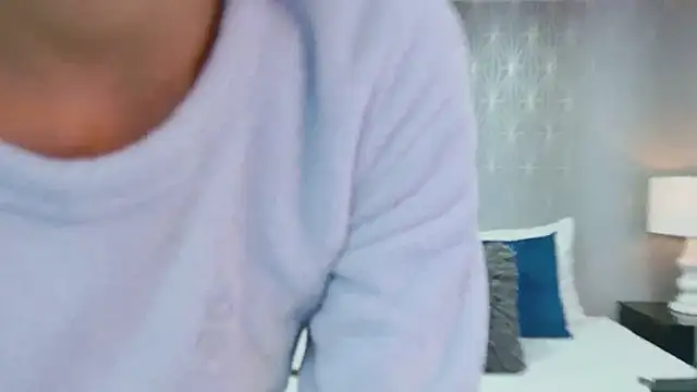 VioletSweetts online show from April 28, 9:30 pm