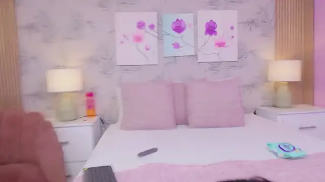 VioletSweetts online show from May 30, 7:52 pm
