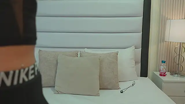 VioletSweetts online show from June 19, 3:23 am