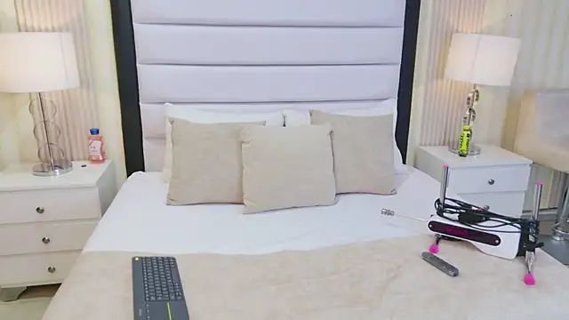 VioletSweetts online show from June 18, 12:42 am
