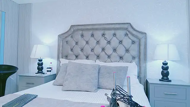 VioletSweetts online show from July 1, 3:18 am