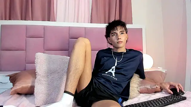 Snapshot of christopher_robin4 chatting on May 15, 7:34 pm christopher robin4 online show from May 15, 7:34 pm