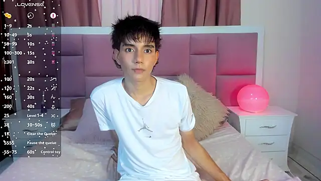 Snapshot of christopher_robin4 chatting on May 22, 7:56 pm christopher robin4 online show from May 22, 7:56 pm