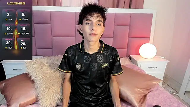 Snapshot of christopher_robin4 chatting on May 16, 7:24 pm christopher robin4 online show from May 16, 7:24 pm