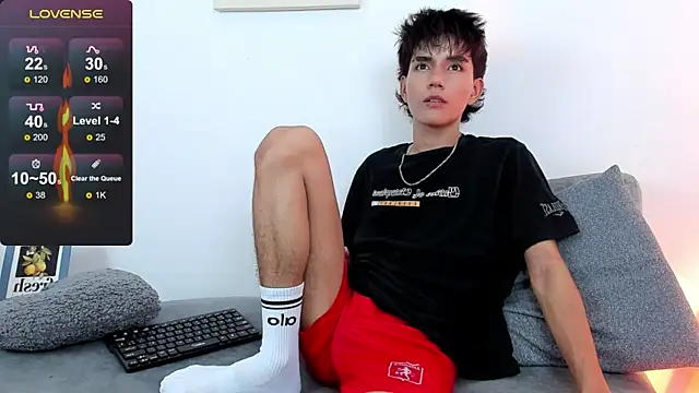 Snapshot of christopher_robin4 chatting on May 21, 8:06 pm christopher robin4 online show from May 21, 8:06 pm