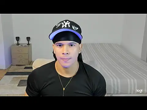 Snapshot of sant_wahlberg chatting on May 6, 3:54 am sant wahlberg online show from May 6, 3:54 am