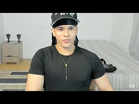 Snapshot of sant_wahlberg chatting on May 9, 10:24 pm sant wahlberg online show from May 9, 10:24 pm