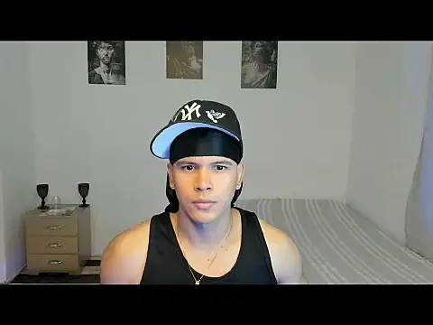 Snapshot of sant_wahlberg chatting on May 20, 10:29 pm sant wahlberg online show from May 20, 10:29 pm