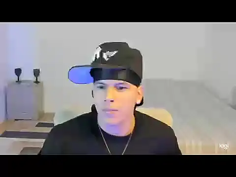 Snapshot of sant_wahlberg chatting on May 10, 10:22 pm sant wahlberg online show from May 10, 10:22 pm