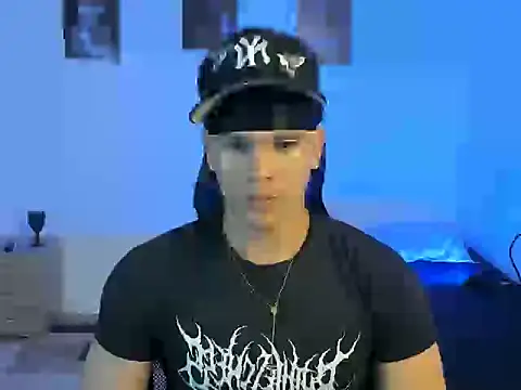 Snapshot of sant_wahlberg chatting on June 10, 11:28 pm sant wahlberg online show from June 10, 11:28 pm