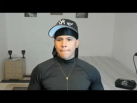 Snapshot of sant_wahlberg chatting on May 21, 11:13 pm sant wahlberg online show from May 21, 11:13 pm
