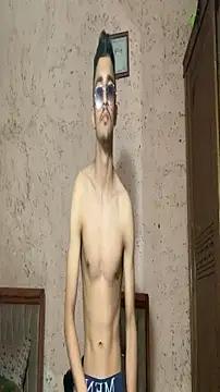 adamhdgdhdv73 online show from May 16, 12:09 am