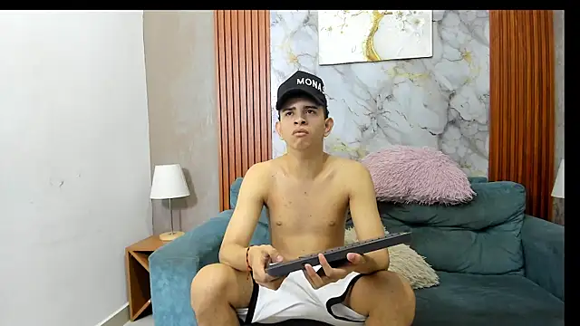 Snapshot of LOVE_GUYS1 chatting on July 13, 1:21 pm LOVE GUYS1 online show from July 13, 1:21 pm