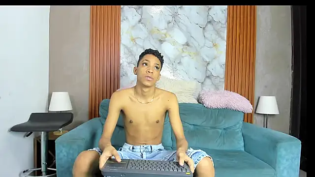 Snapshot of LOVE_GUYS1 chatting on June 24, 1:32 pm LOVE GUYS1 online show from June 24, 1:32 pm