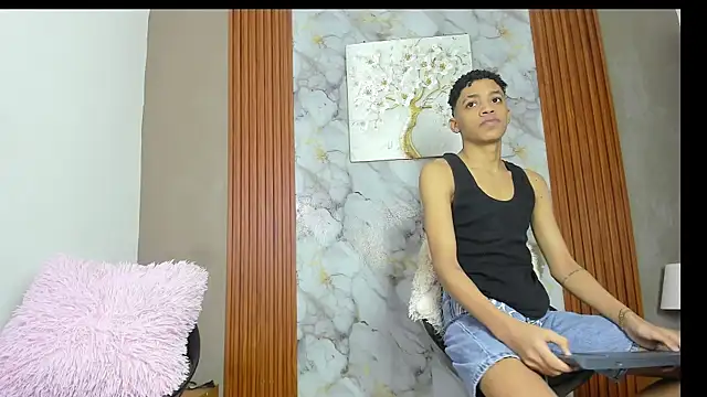 Snapshot of LOVE_GUYS1 chatting on June 1, 1:22 pm LOVE GUYS1 online show from June 1, 1:22 pm