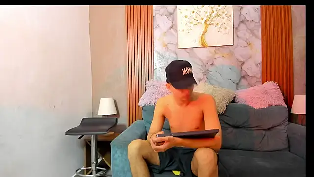 Snapshot of LOVE_GUYS1 chatting on July 11, 1:55 pm LOVE GUYS1 online show from July 11, 1:55 pm