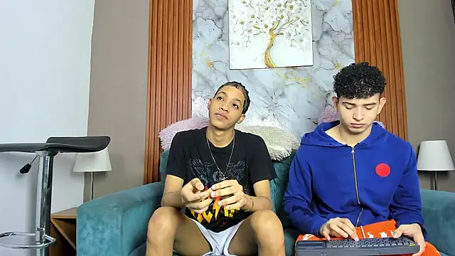 Snapshot of LOVE_GUYS1 chatting on May 6, 1:37 pm LOVE GUYS1 online show from May 6, 1:37 pm