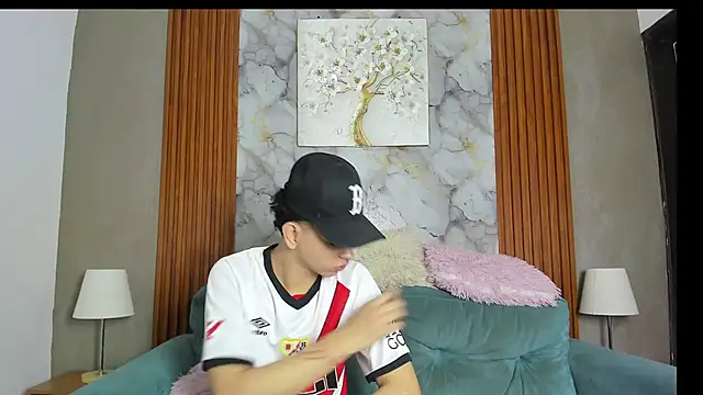 Snapshot of LOVE_GUYS1 chatting on June 9, 1:34 pm LOVE GUYS1 online show from June 9, 1:34 pm