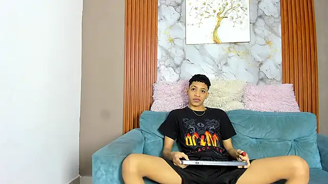 Snapshot of LOVE_GUYS1 chatting on May 18, 1:16 pm LOVE GUYS1 online show from May 18, 1:16 pm