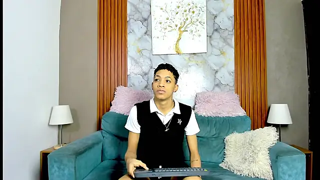 Snapshot of LOVE_GUYS1 chatting on May 22, 1:20 pm LOVE GUYS1 online show from May 22, 1:20 pm
