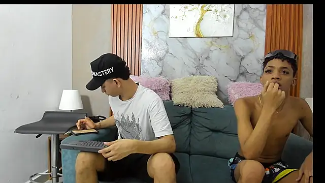Snapshot of LOVE_GUYS1 chatting on June 19, 1:17 pm LOVE GUYS1 online show from June 19, 1:17 pm