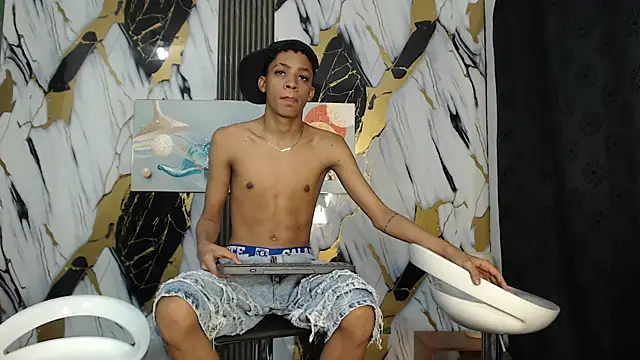 Snapshot of LOVE_GUYS1 chatting on July 25, 7:31 pm LOVE GUYS1 online show from July 25, 7:31 pm