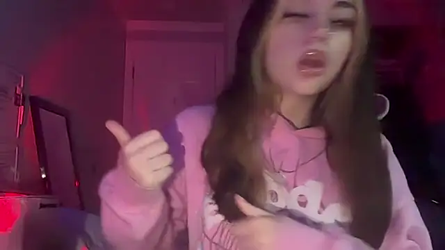 Maddieblairxo online show from July 16, 3:42 pm
