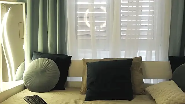 OrianaWade online show from June 11, 5:37 am
