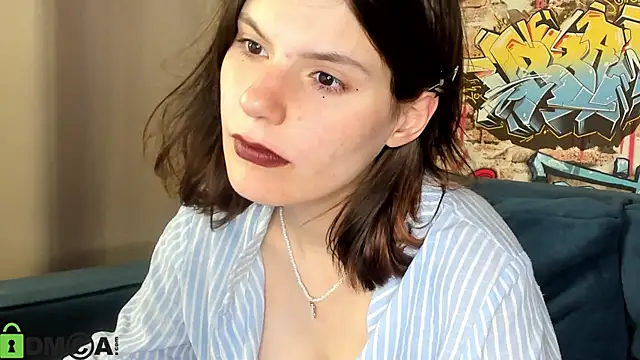 Snapshot of Kira_Be11 chatting on June 8, 9:32 am Kira Be11 online show from June 8, 9:32 am