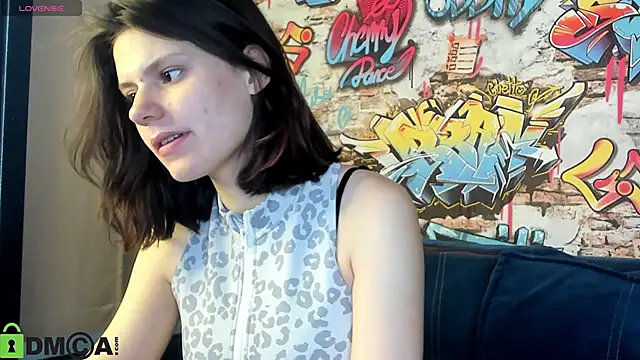 Snapshot of Kira_Be11 chatting on June 7, 1:11 am Kira Be11 online show from June 7, 1:11 am