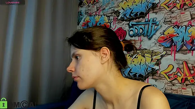 Snapshot of Kira_Be11 chatting on June 28, 1:01 am Kira Be11 online show from June 28, 1:01 am
