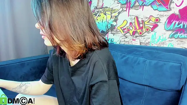 Snapshot of Kira_Be11 chatting on June 2, 1:16 am Kira Be11 online show from June 2, 1:16 am