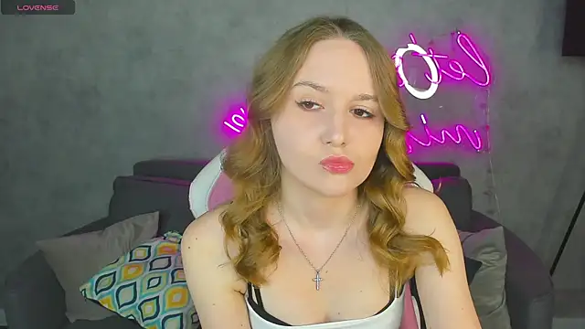 Emmaa Kimm online show from June 21, 1:00 am