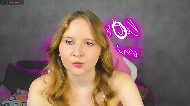 Emmaa Kimm online show from June 15, 1:06 am
