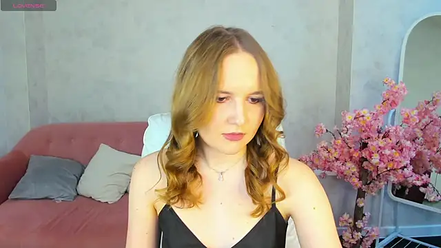 Emmaa Kimm online show from June 2, 1:05 am