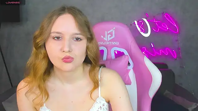 Emmaa Kimm online show from June 18, 12:42 am