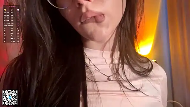 MelanieHale online show from April 28, 4:11 pm