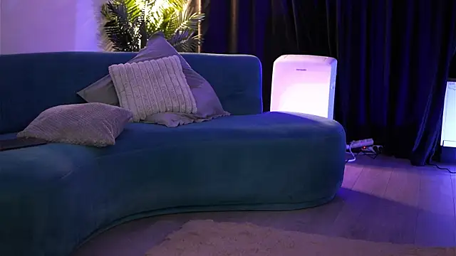 Snapshot of LisaLorenz chatting on August 2, 7:44 pm LisaLorenz online show from August 2, 7:44 pm