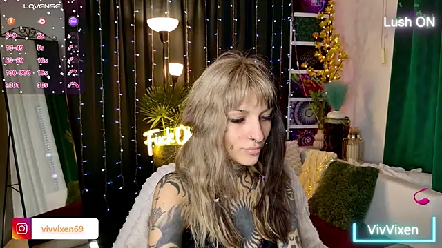Snapshot of VivVixen chatting on May 11, 2:40 pm VivVixen online show from May 11, 2:40 pm