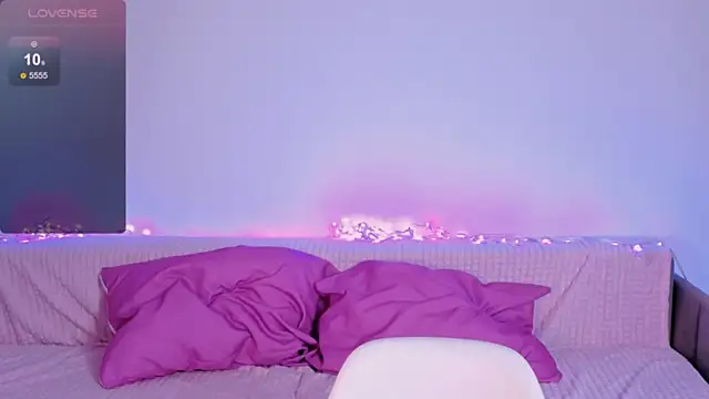 LouiseKane online show from August 2, 6:05 pm