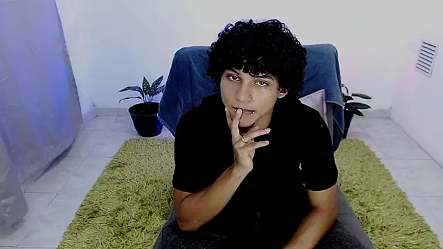 Snapshot of hades_derox_ chatting on June 12, 12:30 am hades derox online show from June 12, 12:30 am