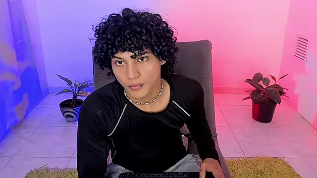 Snapshot of hades_derox_ chatting on July 25, 12:18 am hades derox online show from July 25, 12:18 am