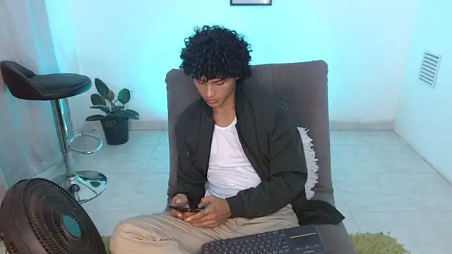 Snapshot of hades_derox_ chatting on May 5, 12:24 am hades derox online show from May 5, 12:24 am