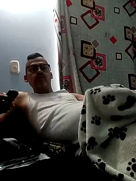 jairo43 online show from May 7, 1:58 pm