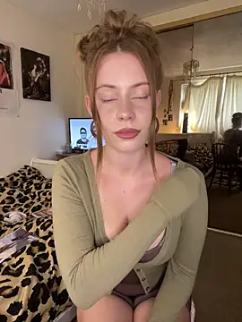 Snapshot of Young_Lizzie chatting on June 17, 3:22 pm Young Lizzie online show from June 17, 3:22 pm