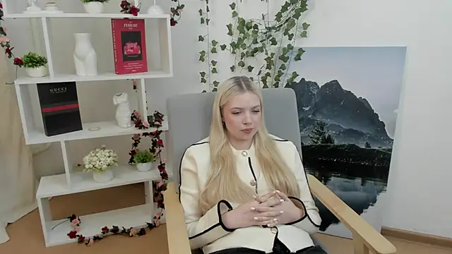 AmandaTrousdale online show from April 29, 5:30 pm