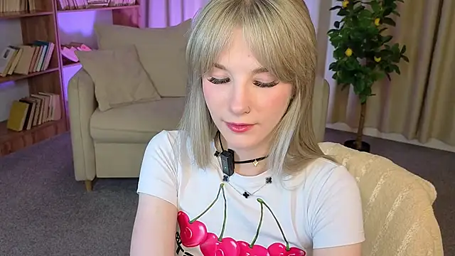 MilliBrownn online show from June 21, 11:38 am