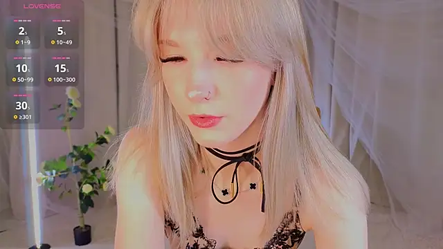 MilliBrownn online show from July 4, 10:10 am