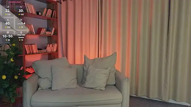 MilliBrownn online show from May 17, 3:28 am