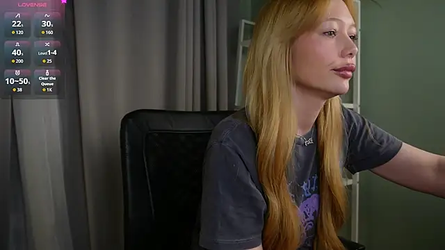 Snapshot of _Mila_Luna_ chatting on May 4, 9:06 pm Mila Luna online show from May 4, 9:06 pm